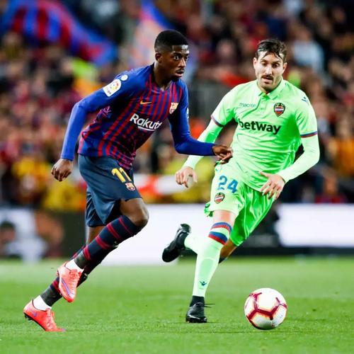 elche đấu với sevilla
